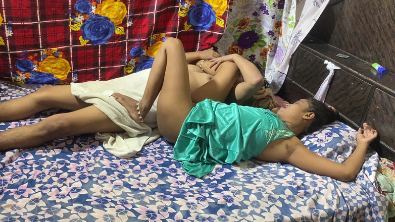 Hindi-Sex: Zralý Indický muž šuká mladou 18letou Desi švagrovou