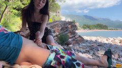 Katty West: 危险的户外鸡巴在海滩上暴露 - 我手里拿了他的鸡巴，帮助他射精