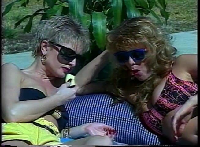 American Idol X: Vintage lésbicas lambendo buceta, vibrador brincando na piscina