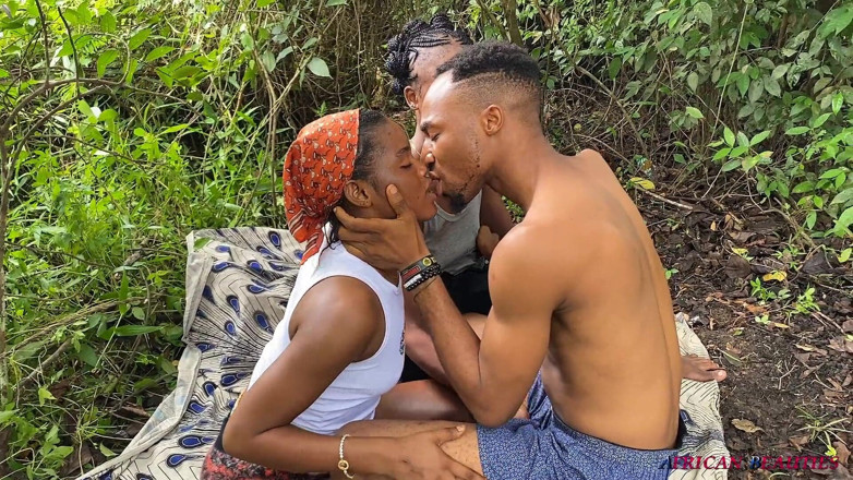 African Beauties: aautdor jangal 3-2 ubhaylingi larkiyon aur bare kaale ke saath kuchh