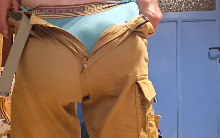 Monster_Meat_: Umflătură mare în pantaloni