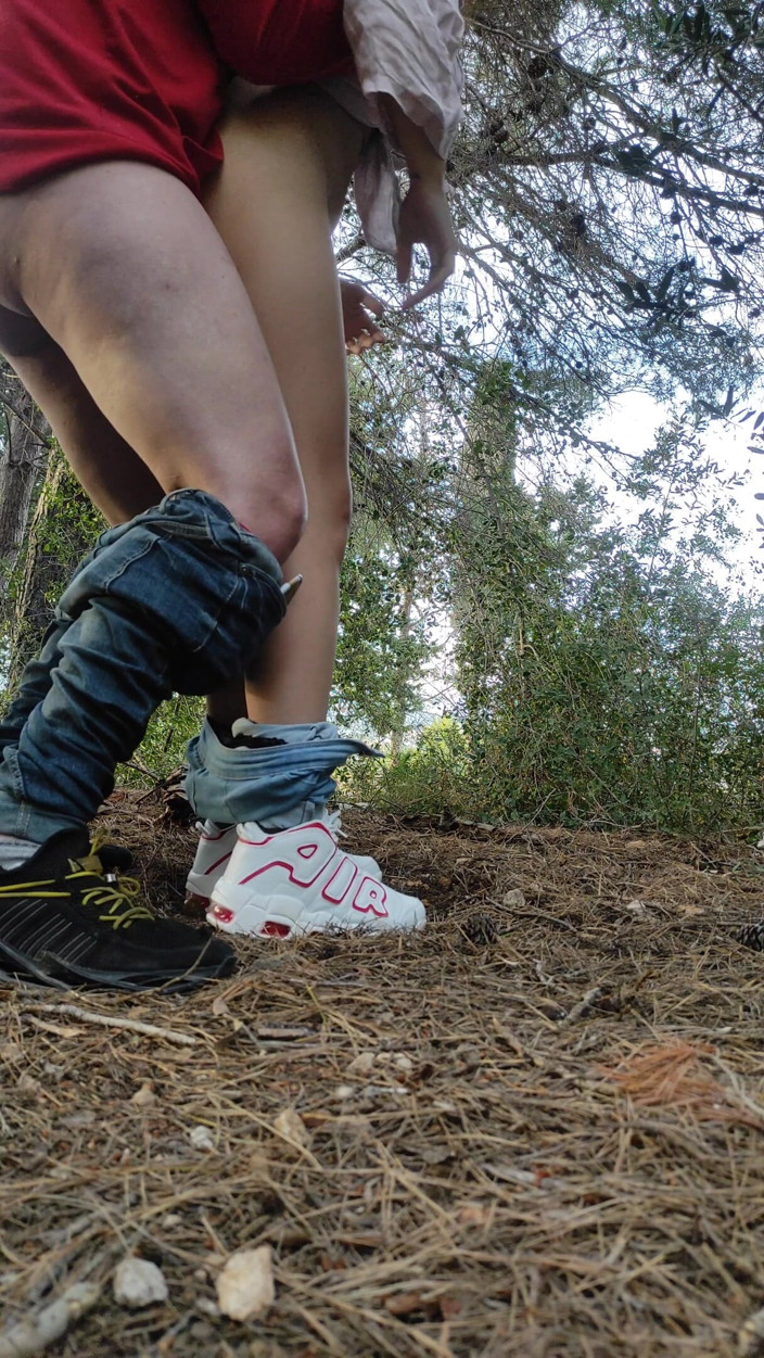 Endemoniados: Cumming Inside a Girl in the Woods