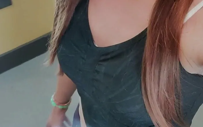 BestGirlBess: Sissy slut Bess walks outside her condo bottomless and nearly...