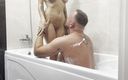 Viky one: Sesso molto appassionato davanti alla doccia