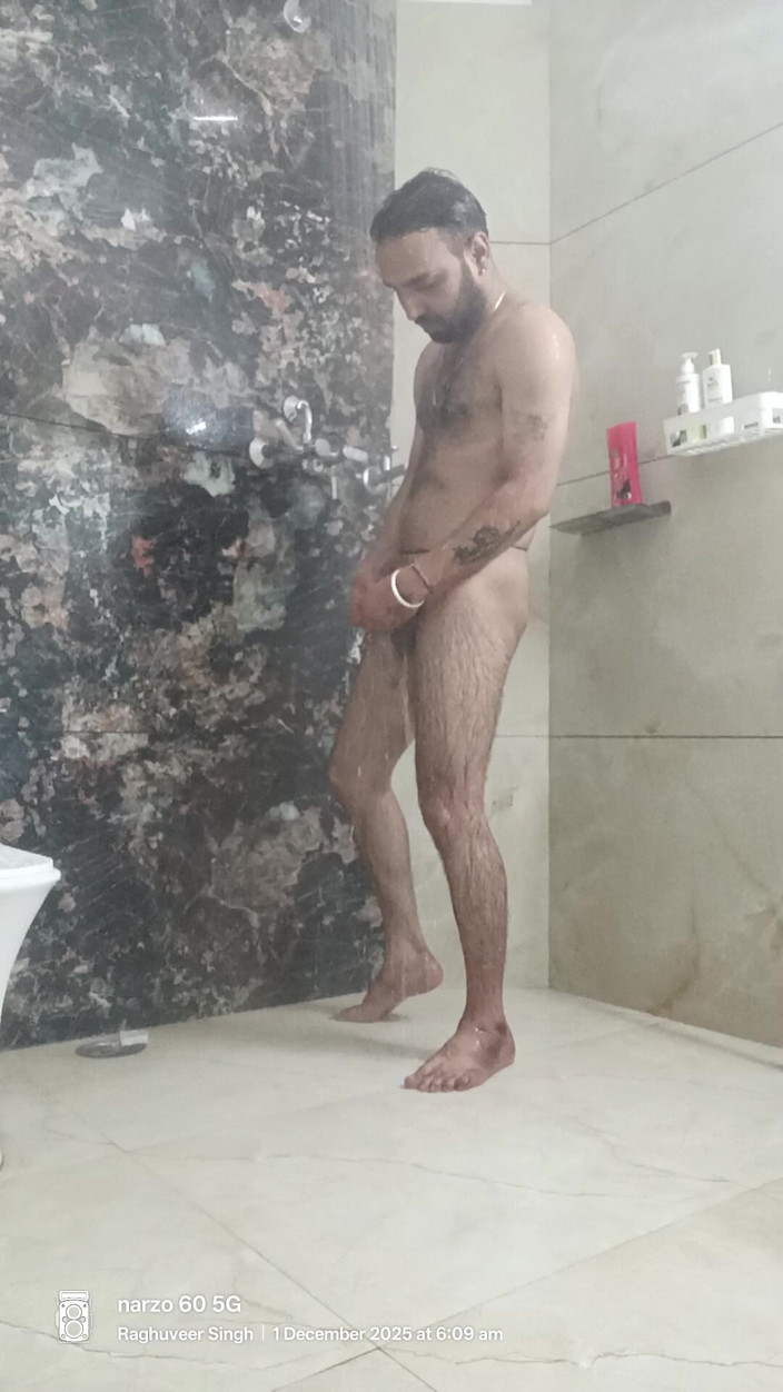 Rajasthani-old-lover: インド警察官 継父 シャワー浴びて