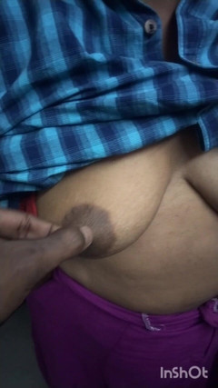 Benita sweety: 젖탱이를 보여주는 타밀 암마 백 터치와 젖탱이