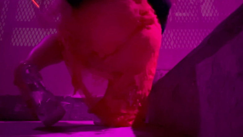 Artemisia Love: Artemisia Love Memakai Kasut Tumit Tinggi Di Luar Rumah Dan...