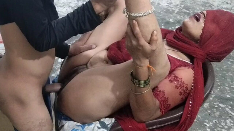 Saxesageth: meri pyari bhabhi milane aaya tha bhabhi Ko chod kar