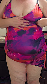 Dicker arsch, vollbusige MILF im Minikleid, blankziehen, fetter hintern