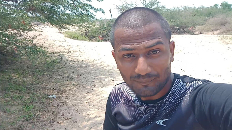 KUMBHA MANOJ KUMAR: Дезі чоловік шукає її дружину на деревах, частина перша