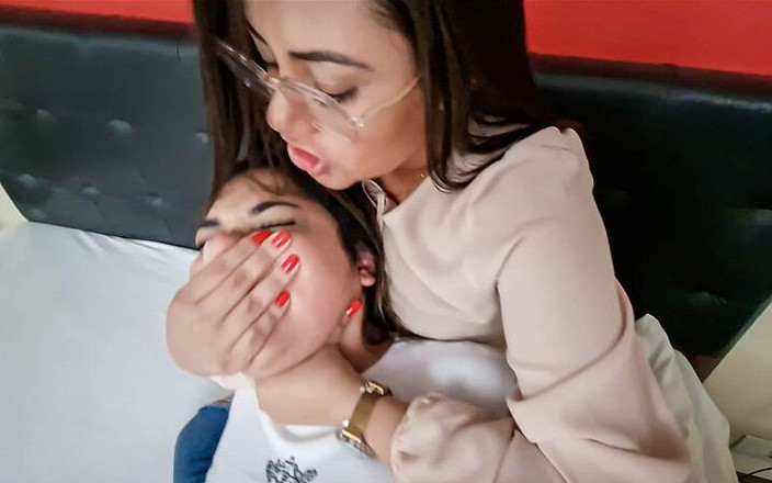 FetishKing: 최고의 도미나 앨리스와 노예 Lara에게 따먹히는 좋은 노예가 되라고 가르쳐줄게