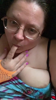 Necken, reiben, quetschen, meine titten verdrehen meine nippel