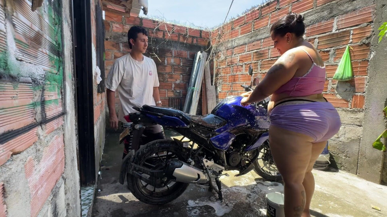 Lexly_16: Můj soused mi pomáhá umýt a pak mě opravdu pěkně šuká