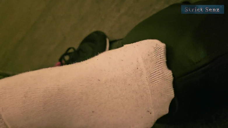 Strict Senz: Sheela Sinner, Chaussettes Coquines Et Puantes, Reniflage De Pieds, Partie 2