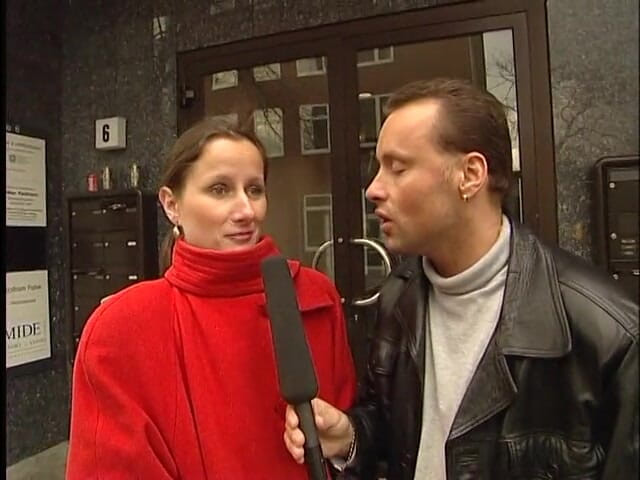 Lucky Cooch: Hnědovlasá německá dáma má rozhovor venku
