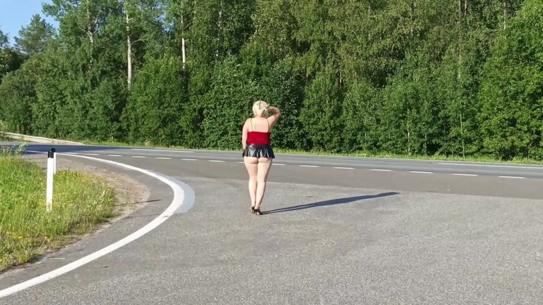 RedRoseRus: Sie Necken Die Fahrer Auf Der Autobahn