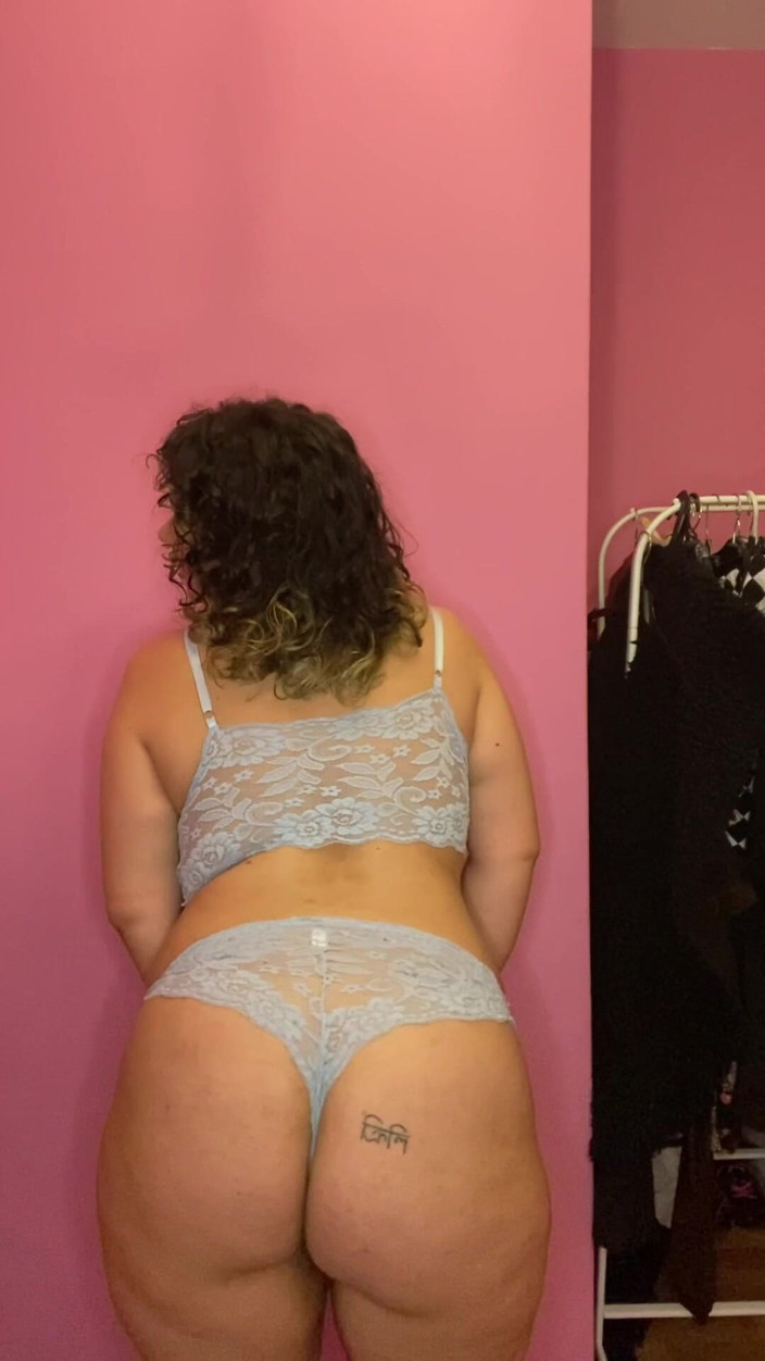 CtanguarraChubby: První část: Ctanguarra saje tvého ptáka v různých polohách a nechá...