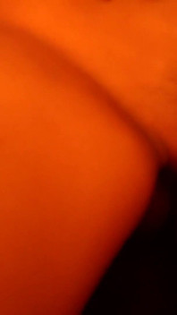 Osmnáctiletá drobná blondýnka dostává od svého nevlastního bratra BBC vaginální creampie
