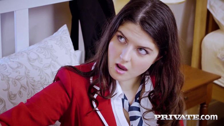 Private.com: Francesca Di Caprio w mundurze college'u podejmuje akcję analną