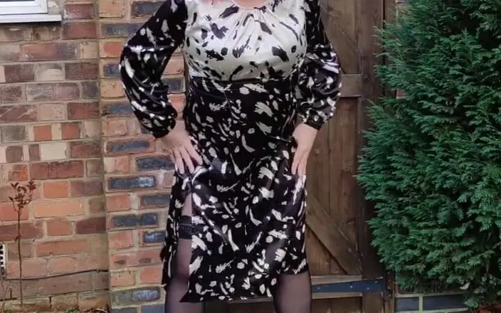 Nottstvslut: Crossdresser Outdoors in Sexy Satin Dress