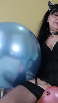 Sexy Kat Looner In Loops