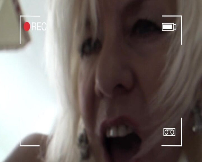 Planete Francaise: Sexy blonde Franse milf berijdt lul in eigengemaakte video