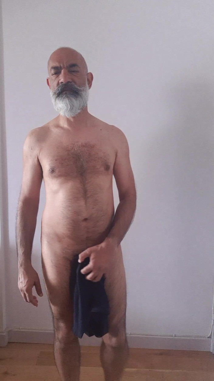 Harry River Solo: Stripping off