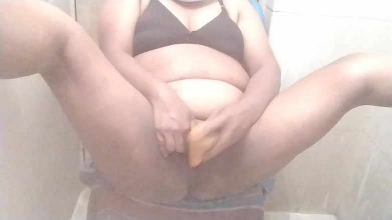 sexymusia1998: Ett roligt ögonblick av svägerska som träffar henne med en attraktiv...