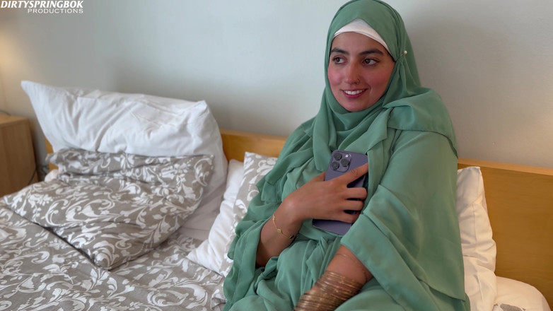 Aaliyah Yasin: Josy에게 큰 놀라움을 선사하는 히잡을 쓴 Aaliyah Yasin