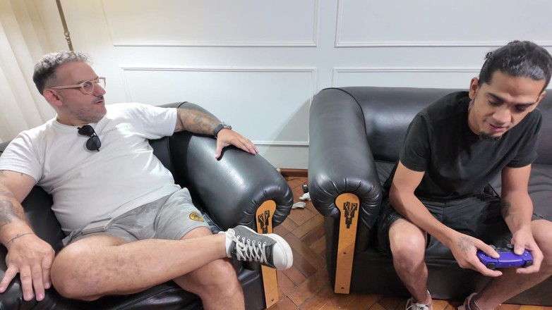 vanemilfit: Kocamın zevki: en iyi arkadaşı tarafından bastırılmak