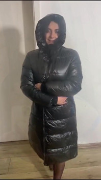 MiLF in lingerie sexy e cappotto lungo - specchio fantasia punto di vista