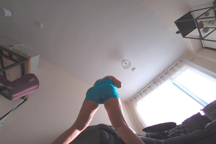 VR Sunshine: VR Pinkelndes Mädchen Pinkelt Sich Verzweifelt Die Hose Nach Der...