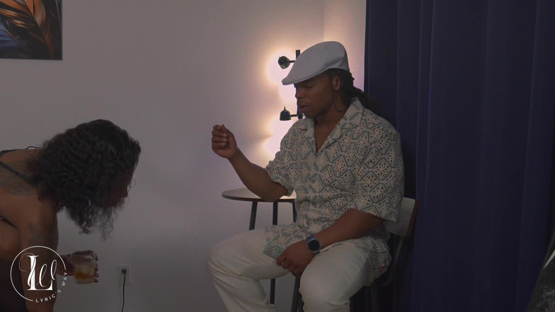 LyricsWay: Striptiz kulübü büyük zenci yarağı ve zenci büyük memeli striptizciyi...