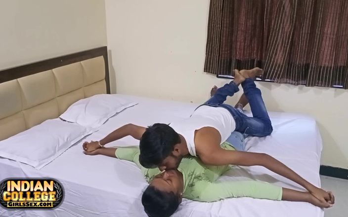 Indian college girls sex: Estudiante universitario indio follando duro durante sus estudios dándose una...