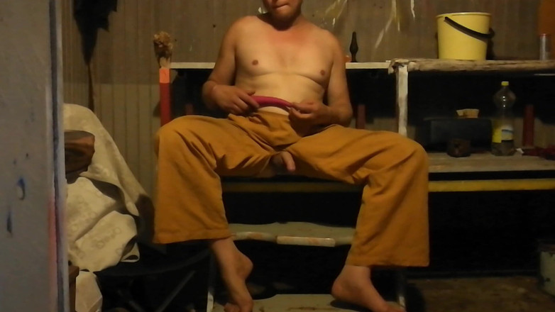 HornyLarry: Birden fazla oyuncak emiyor, biniyor ve oynuyor. Saunada azgın