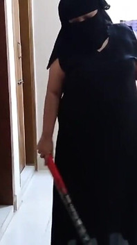 Tesettürlü seks hava b nb ev kirası ve Suudi Arabistan'da ücretsiz büyük genç Müslüman hizmetçi alıyor