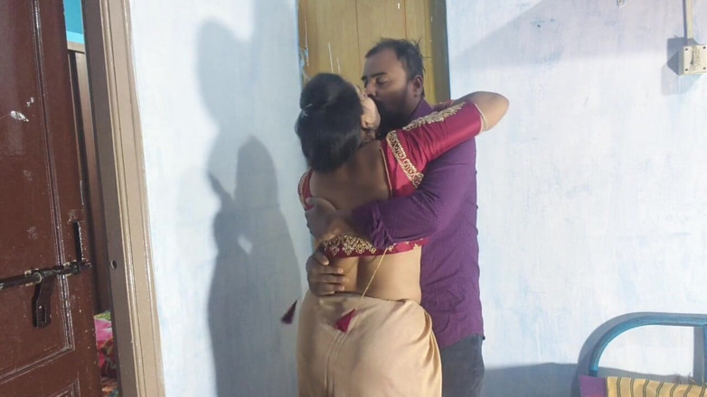 Sona bhabhi: Pas getrouwde Indische man en vrouw romantiek