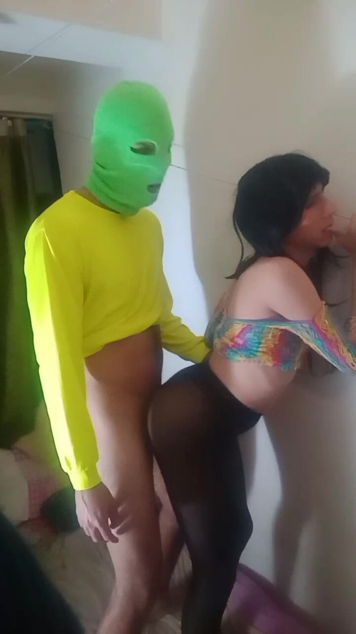 Trestetillassi: 这个黄衣男孩是来找玩的