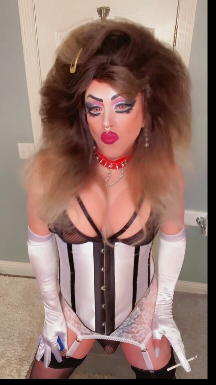 Shelly Robertss: Shelly &amp; Ginger Roberts Crossdressing Palenie Vaping Anal Play Blowjob Sex...