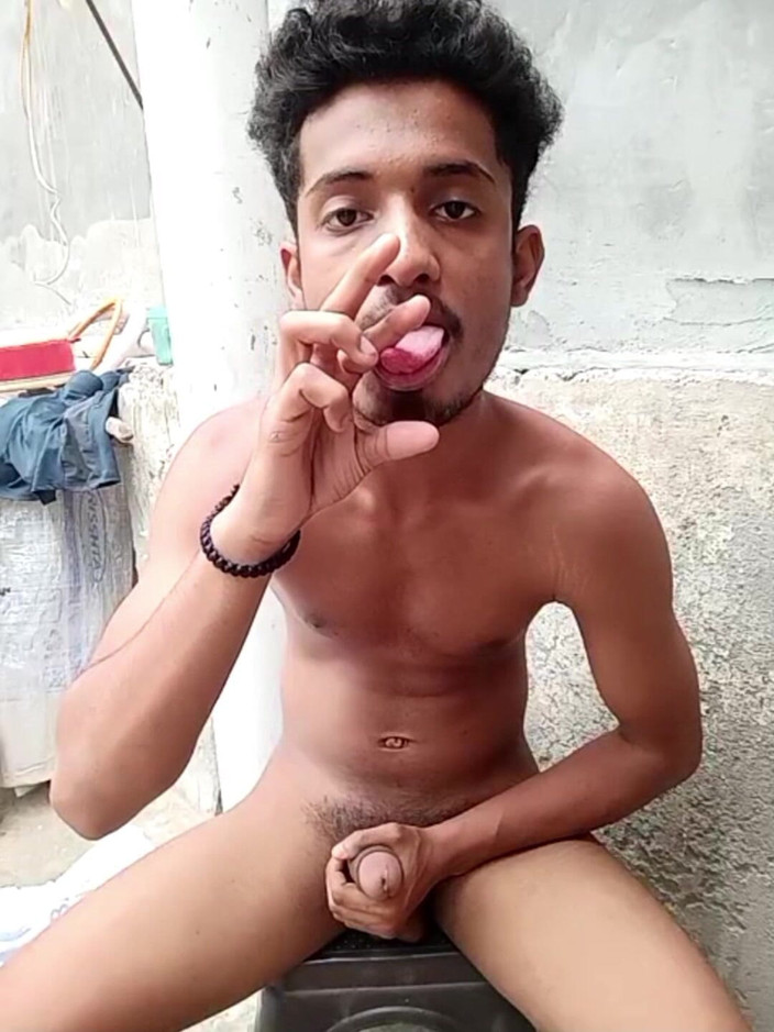 Curlyboy: Un garçon desi indien fait un strip-tease avec une grosse...