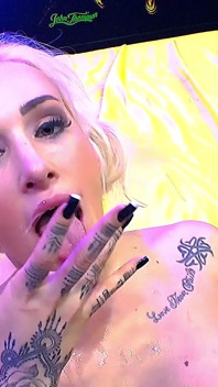 Ggg - MILF (Orta Yaşlı Kadin) Tüm Yarraklardan Boşalmak İstiyor