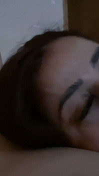 Ranní kouření od manželky bere sperma do úst