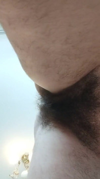 털이 무성한 보지를 얼굴에 스니핑! 벌거벗은 아침 스트레칭.