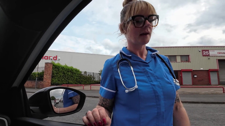 Mr LDN Lad: Gerçek Ev Hemşiresi Onu Sikmeme Izin Veriyor!