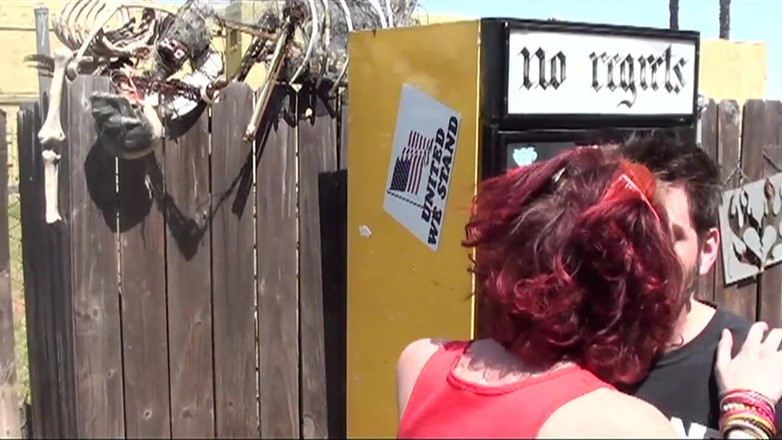 The Dark Side X: Nadržená zrzka saje ptáka svého přítele