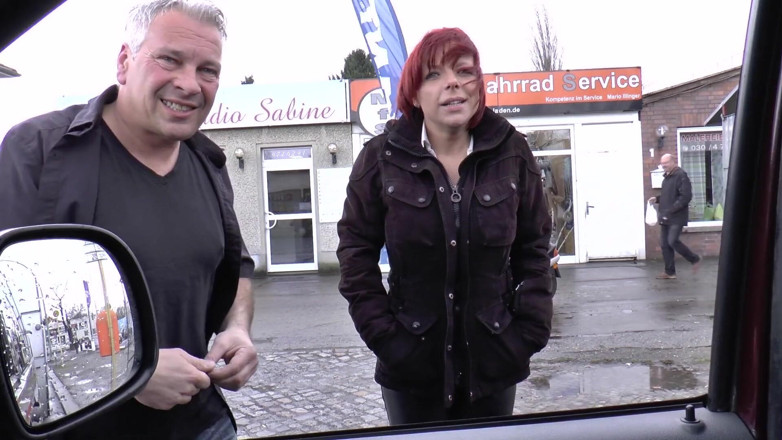 MyGonzoTV: myGonzo.tv - Duitse Jolyne Joy wordt geneukt in een busje door...