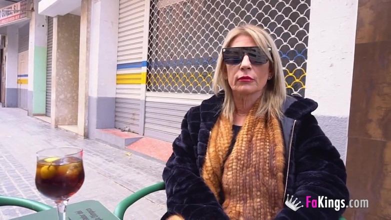 FAKings: Indiana geri döndü! Seks çılgını üvey anne porno fantezilerini tekrar gerçekleştiriyor