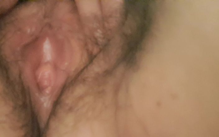 Mommy big hairy pussy: Cận cảnh âm đạo đầy lông của máy bay bà già