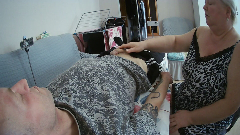 Zona901: Schwiegermutter kam, um einen blowjob zu geben, um eine portion...