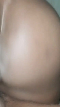 Caliente pareja de amateurs de ébano monta polla negra